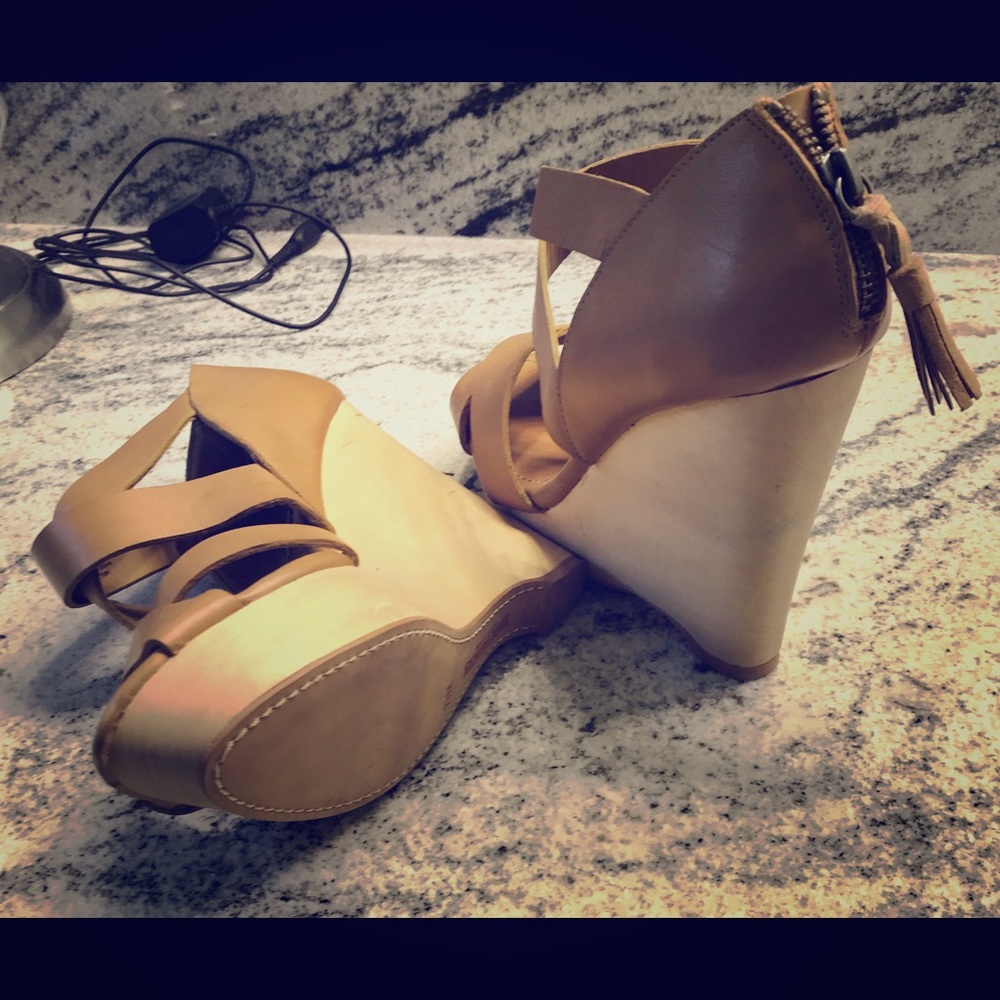 NWOT tags True Religion wedges sz 7.5